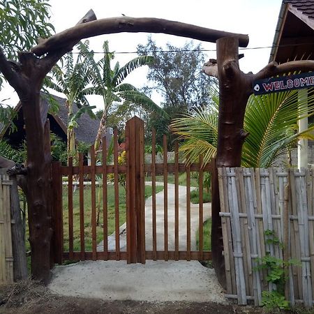 Rose Bungalow Hotel Pemenang Екстериор снимка
