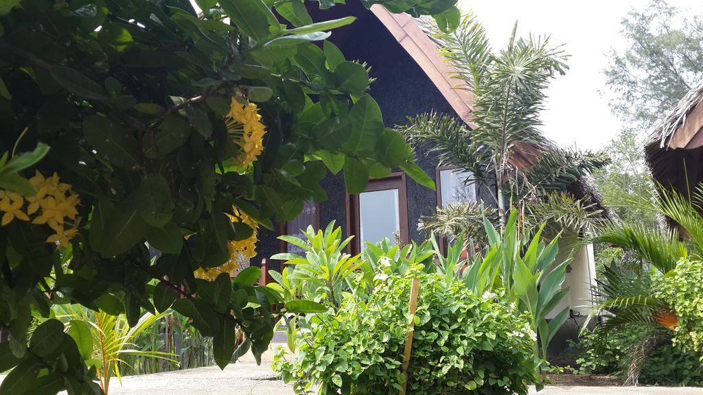 Rose Bungalow Hotel Pemenang Екстериор снимка