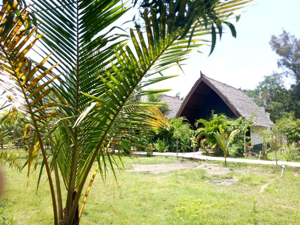 Rose Bungalow Hotel Pemenang Екстериор снимка