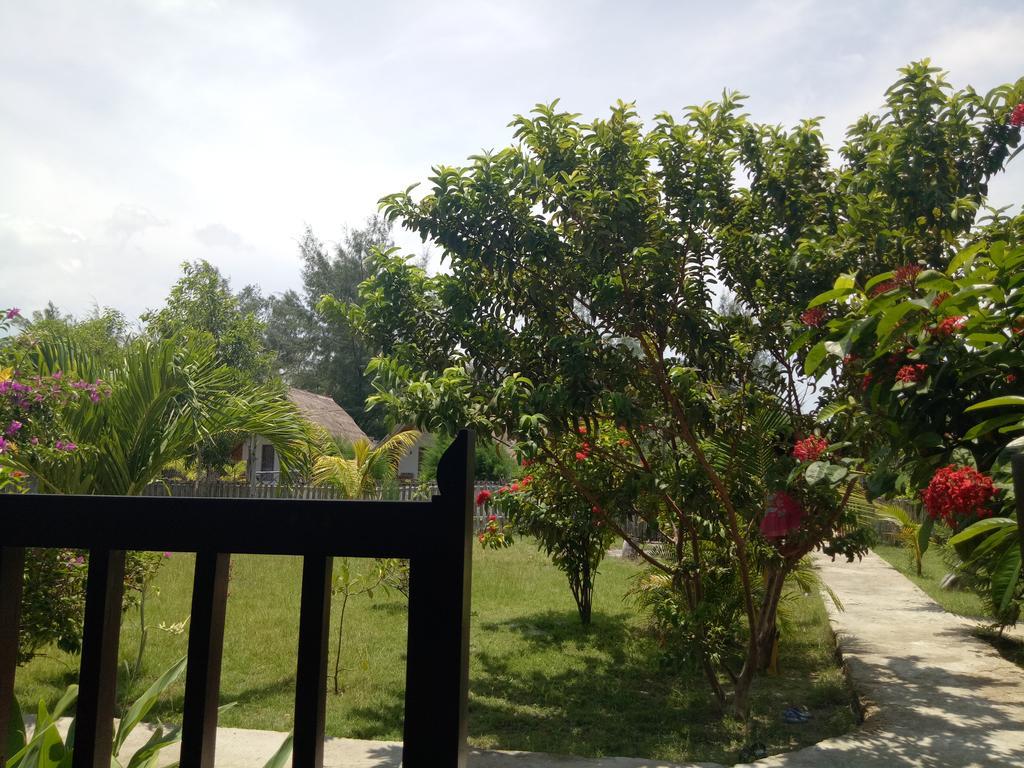Rose Bungalow Hotel Pemenang Екстериор снимка