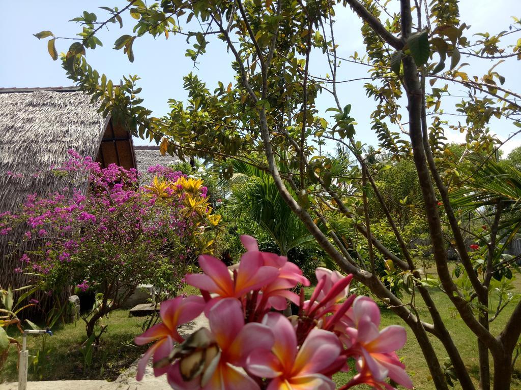 Rose Bungalow Hotel Pemenang Екстериор снимка
