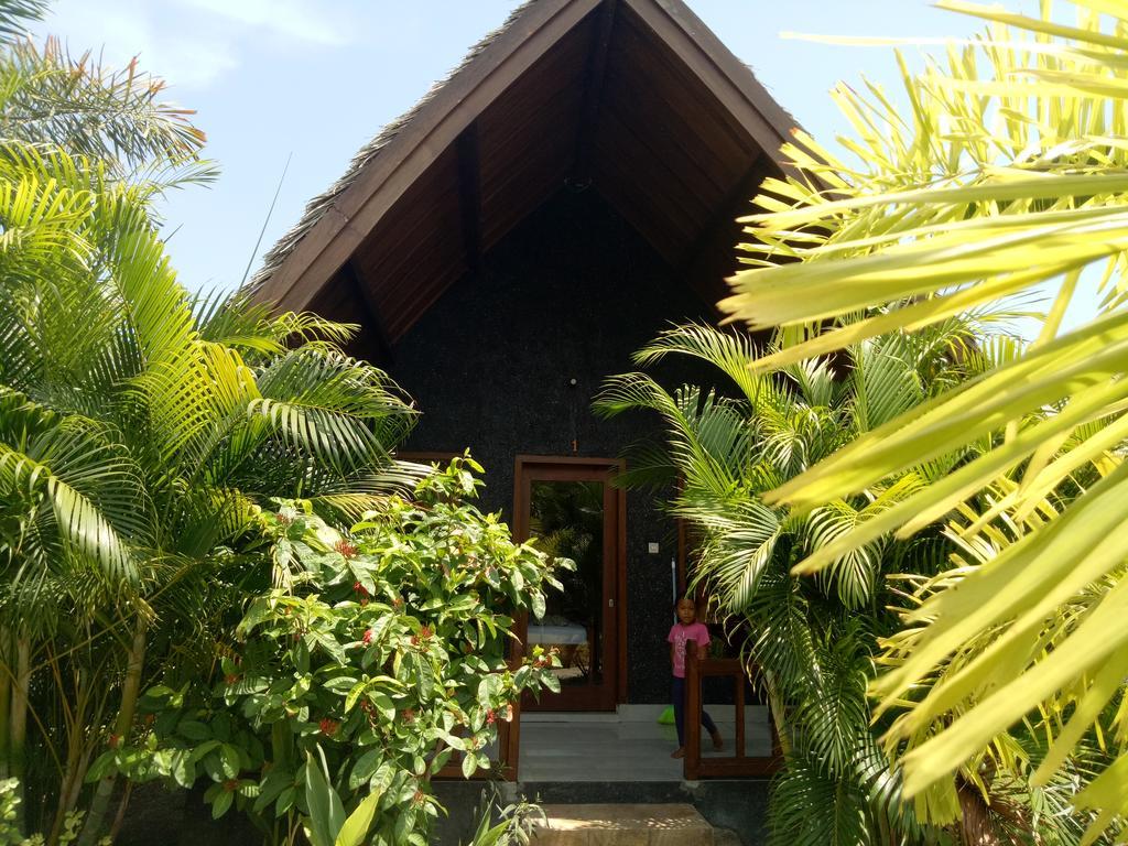 Rose Bungalow Hotel Pemenang Екстериор снимка