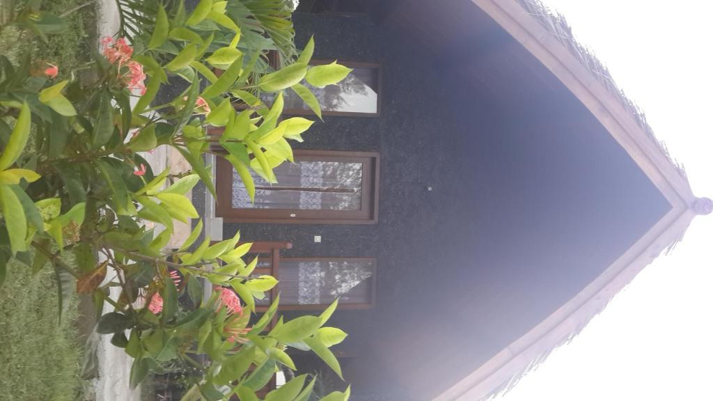 Rose Bungalow Hotel Pemenang Екстериор снимка